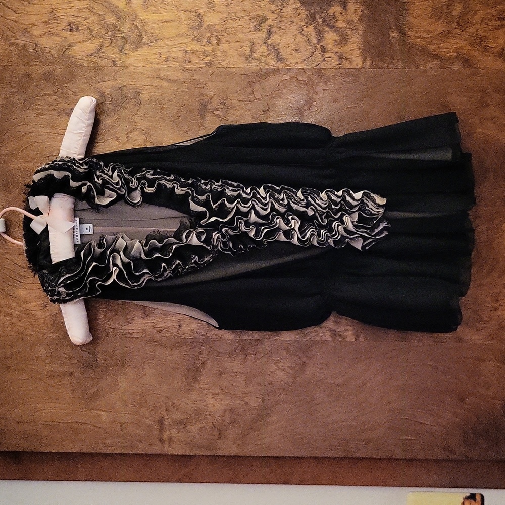Neiman Marcus Black Chiffon Sleeveless Blouse with Black & White Ruffled Collar